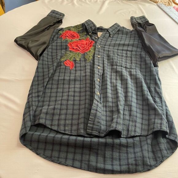 Furst Of A Kind Embroidered Plaid Oversized Button Down Flannel Shirt One Size - Picture 4 of 9